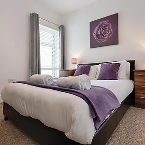 River House With Parking - Tv In Every Bedroom! Loughor
