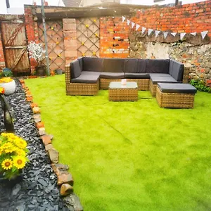 The Gatsby - Beautiful Spacious House Cardiff